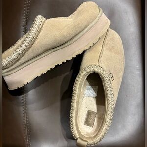 Size 9 Mustard Seed Tazz Uggs